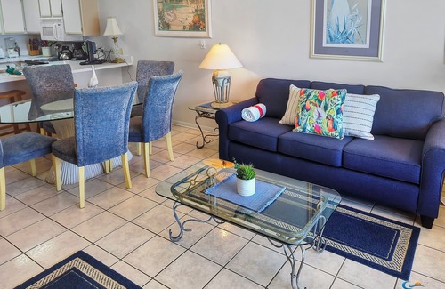 Fort Walton Beach Condo | 2 Bedroom Condo With $1000000 View - Budget Friendly!