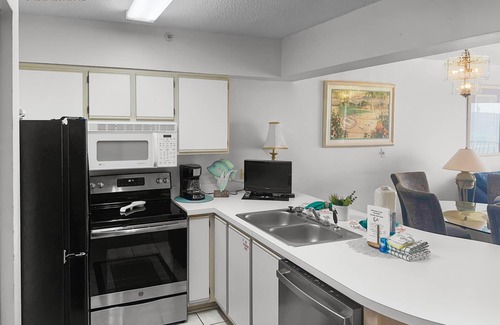 Fort Walton Beach Condo | 2 Bedroom Condo With $1000000 View - Budget Friendly!