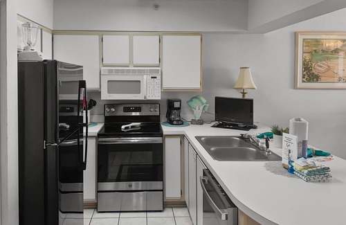 Fort Walton Beach Condo | 2 Bedroom Condo With $1000000 View - Budget Friendly!