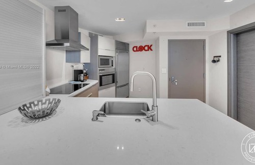 Edgewater Condo | 2 Bedroom Condo 438956 by Houzlet