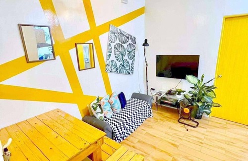 Sasa House | 2-bedroom condo in charming Davao City with WiFi, AC