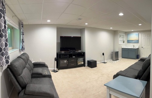 Blue Ash Condo | 2-bedroom condo in convenient Blue Ash. Walk to grocery, restaurants, etc