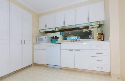 Waikiki Condo | 2-Bedroom Condo Just 8 Minutes Walk to Waikiki Beach
