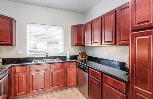 Paradise Valley Village Condo | 2-bedroom condo minutes from EVERYTHING!
