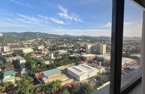 Mandaue Condo | 2 bedroom condo near Ayala Center Cebu and SM City Cebu with AC, gym,WiFi & pool
