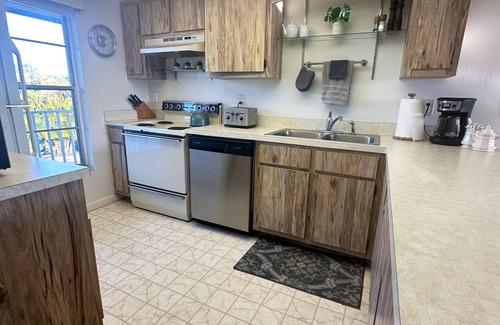 Iona Condo | 2-Bedroom Condo/pool, pickle ball-Great Community!