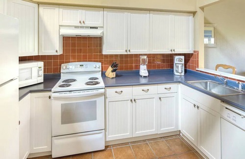 Jamestown Condo | 2 Bedroom Condo w/Full Kitchen at Newport Overlook Resort!