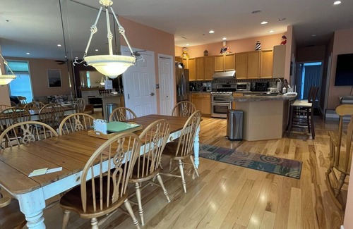 Michigan City Condo | 2-bedroom condo with WiFi, indoor pool, hot tub in delightful Michigan City