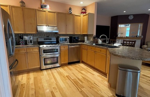 Michigan City Condo | 2-bedroom condo with WiFi, indoor pool, hot tub in delightful Michigan City