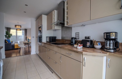 West Thornton Apartment | 2 bedroom Cosy Penthouse in London