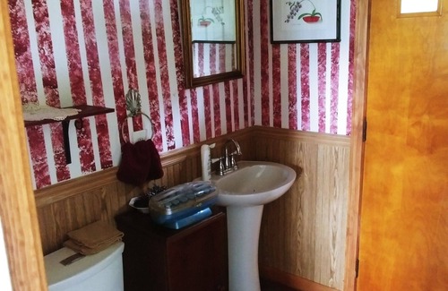 Cresaptown-Bel Air Cottage | 2-bedroom cottage 14 minutes from Downtown Cumberland Historic District