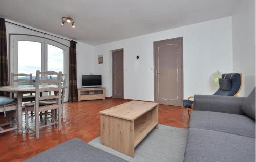Speracedes Apartment | 2 Bedroom Cozy Apartment In Spéracèdes