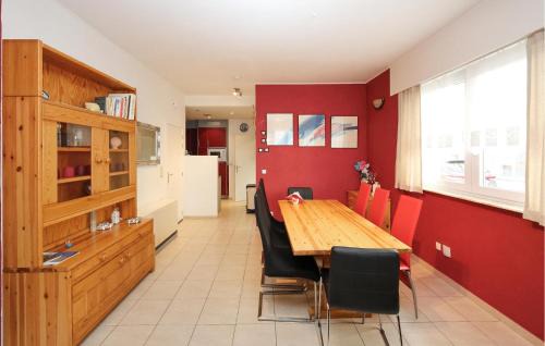 Mariakerke Apartment | 2 Bedroom Cozy Apartment In Oostende
