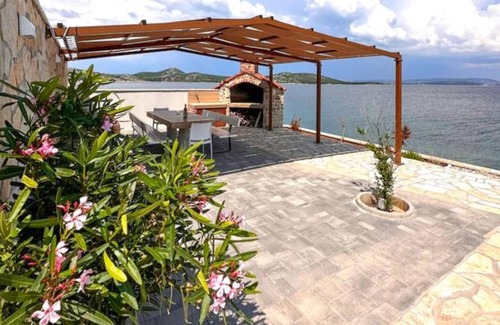 Pasman House | 2 bedroom cozy home in Tkon