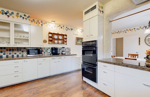 Lubbock House | 2-bedroom cozy home with private suite
