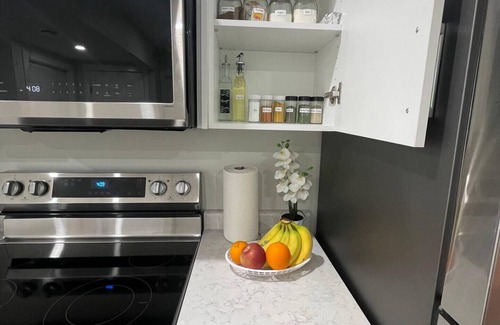 Saskatoon House | 2 Bedroom Cozy Suite in Kensington