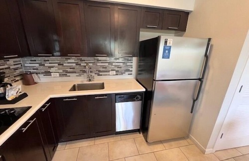 Celebration Hotel | 2 Bedroom * Disney * Universal * Epic King & 2 Queens