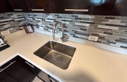 Celebration Hotel | 2 Bedroom * Disney * Universal * Epic King & 2 Queens