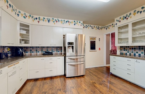 Lubbock House | 2 Bedroom Dog Friendly Main Home with enclosed backyard