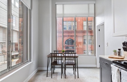 Downtown Cincinnati Apartment | 2 Bedroom Downtown Mins. to Over the Rhine Dist