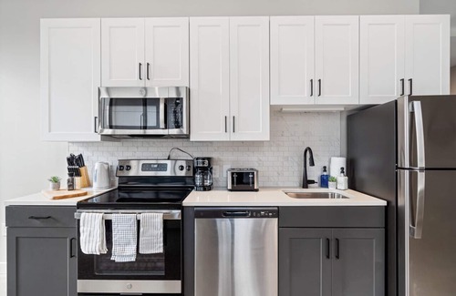 Downtown Cincinnati Apartment | 2 Bedroom Downtown Mins. to Over the Rhine Dist