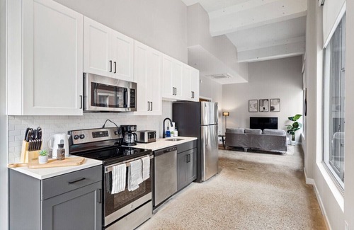 Downtown Cincinnati Apartment | 2 Bedroom Downtown Mins. to Over the Rhine Dist