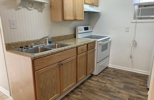 Sulphur House | 2 Bedroom Duplex - 1016 Kim St #2