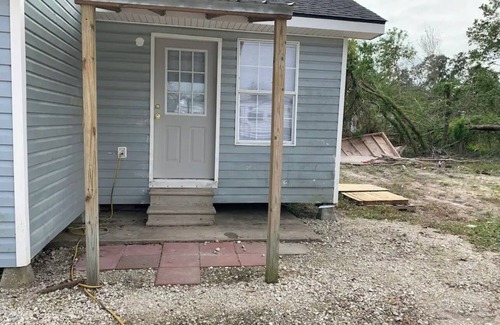 Sulphur House | 2 Bedroom Duplex - 1016 Kim St #2