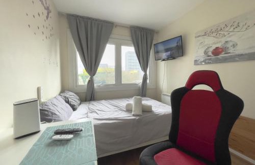 Westbourne Apartment | 2 Bedroom Duplex Apartment With Balcony Near Portobello Market
