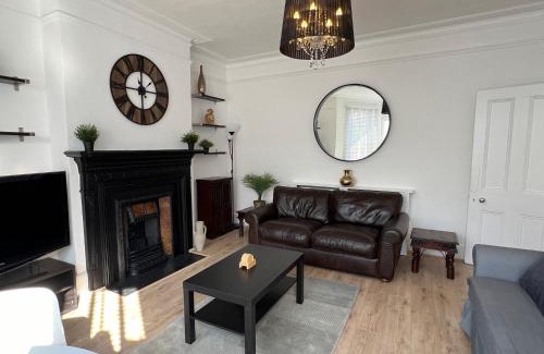 Haringey Apartment | 2 Bedroom flat 10 min walk to tube