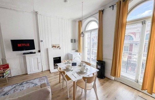 Barbican Apartment | 2 Bedroom Flat a short walk away to Barbican Centre near Farringdon Old St