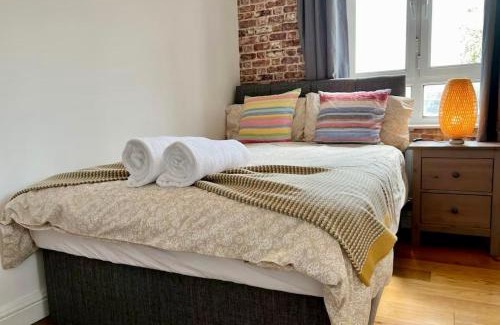 Riverside Apartment | 2 Bedroom Flat Bermondsey Tower Bridge