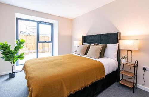 Eccles Apartment | 2 bedroom flat by Eccles Station with communal rooftop garden
