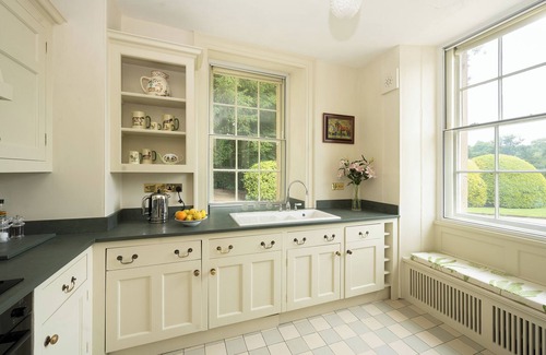 Skipton House | 2 bedroom flat within the a wing of historic manor home. Access to awarding winning wellbeing resort.