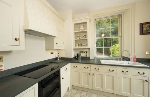 Skipton House | 2 bedroom flat within the a wing of historic manor home. Access to awarding winning wellbeing resort.