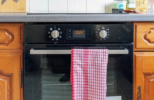 Shacklewell Apartment | 2 bedroom flat in Hackney, London. Next to several stations and restaurants