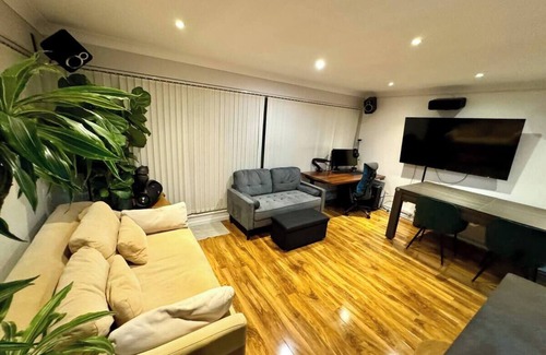 Barnhill Apartment | 2 bedroom flat in Wembley Park