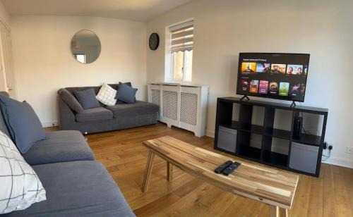Leavesden Apartment | 2 Bedroom Flat Near Warner Bros Studio, Watford