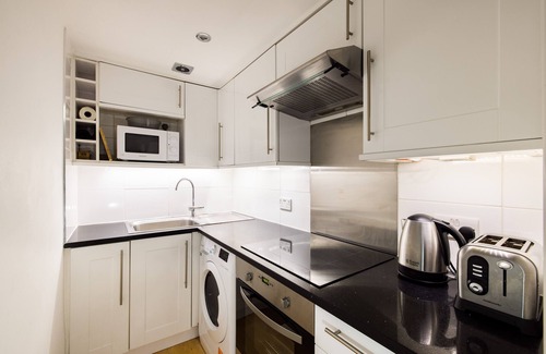 Churchill Apartment | 2 Bedroom Flat-Victoria Station