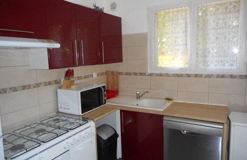 Sarlat-la-Caneda House | 2-bedroom gîte for 5 to 7 people in Sarlat. Heated swimming pool.