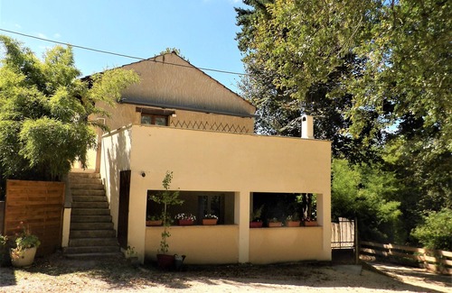 Sarlat-la-Caneda House | 2-bedroom gîte for 5 to 7 people in Sarlat. Heated swimming pool.