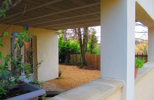 Sarlat-la-Caneda House | 2-bedroom gîte for 5 to 7 people in Sarlat. Heated swimming pool.