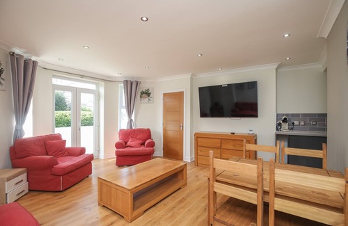 Grove Apartment | 2 Bedroom Luxurious flat in Kingston
