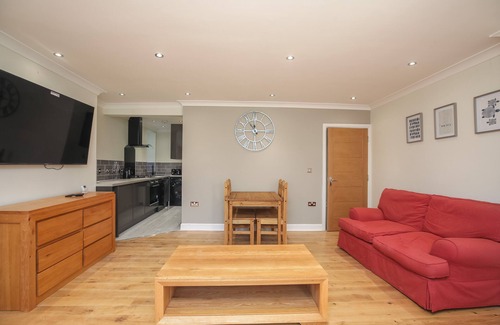 Grove Apartment | 2 Bedroom Luxurious flat in Kingston