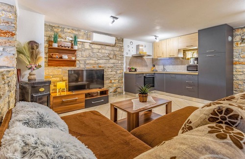Mali Vareski House | 2 bedroom gorgeous home in Peruski