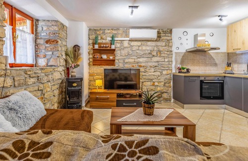 Mali Vareski House | 2 bedroom gorgeous home in Peruski