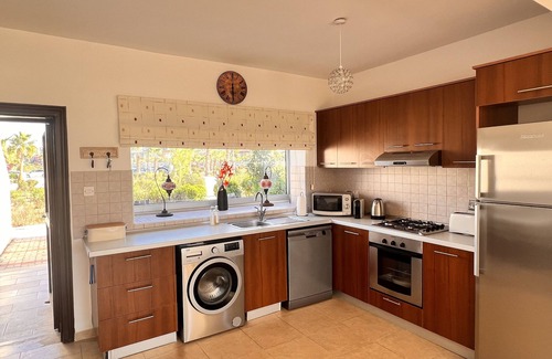 Bouvet Island Apartment | 2 bedroom ground floor apartment in Tatlisu, North Cyprus. communal pools onsite