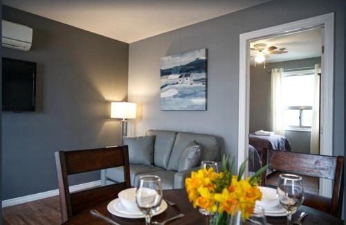 Roseneath House | 2 Bedroom Harbor Front Condo 7L