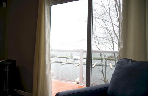 Roseneath House | 2 Bedroom Harbor Front Condo 7L