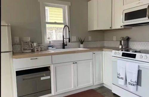 Cheyenne House | 2-bedroom home in Cheyenne near CFD, FE Warren, downtown with AC, WiFi, laundry